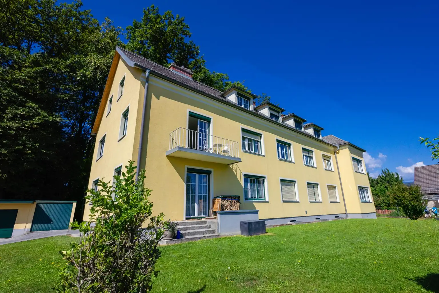 Charmante Eigentumswohnung mit Balkon & Kachelofen in Velden