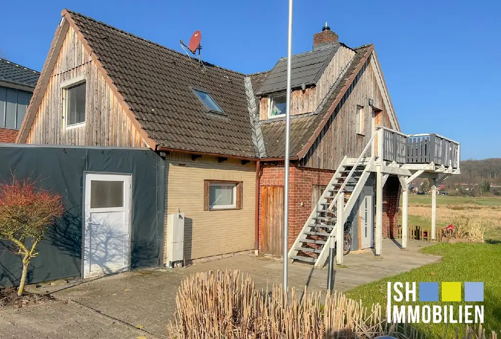 Einfamilienhaus mit Einliegerwohnung und Blick in die Schwingewiesen !