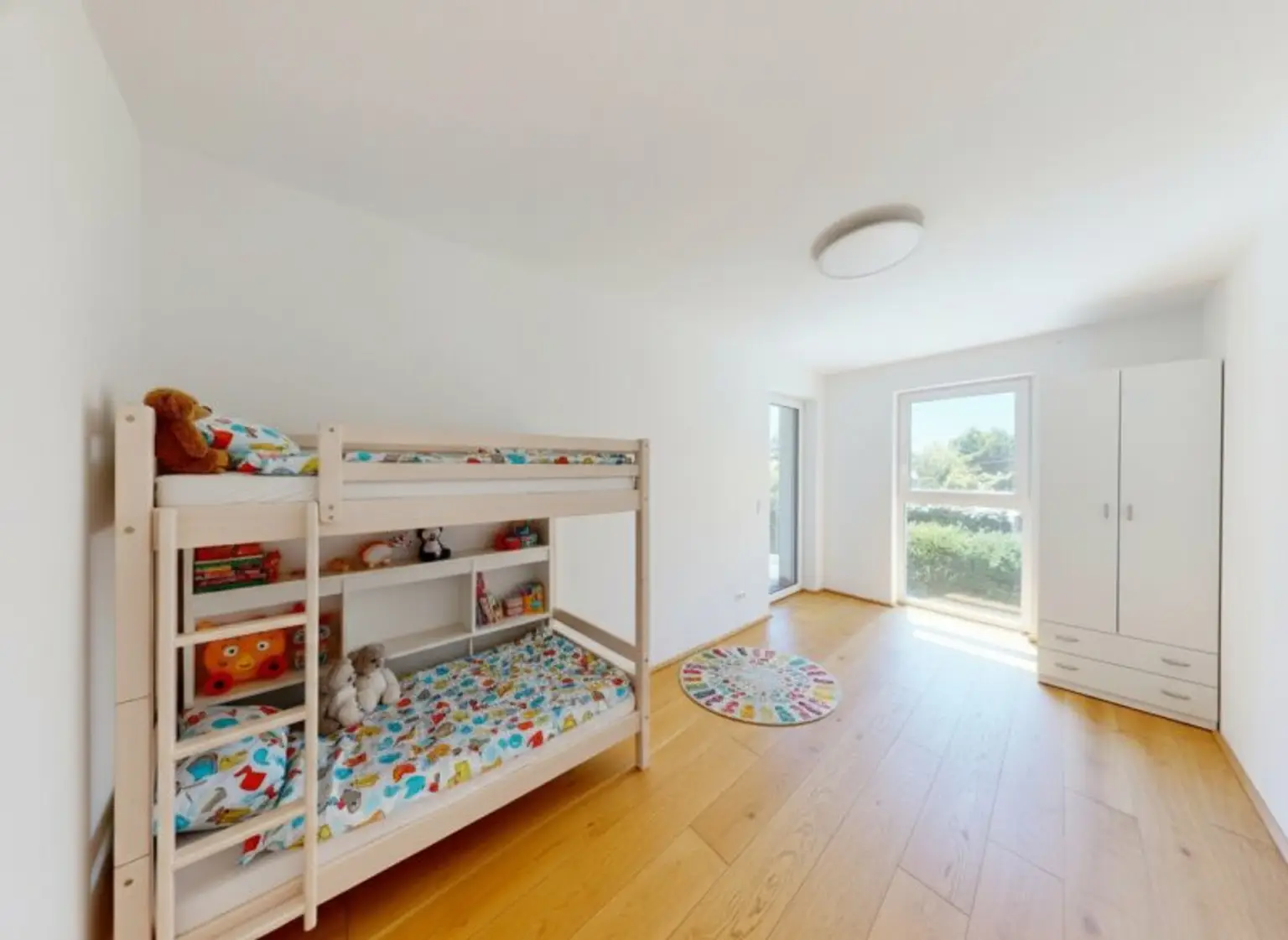 Wer es wirklich entspannt bevorzugt: Terrasse, himmlische Ruhe und Blick ins Grüne! Fußnähe U1!