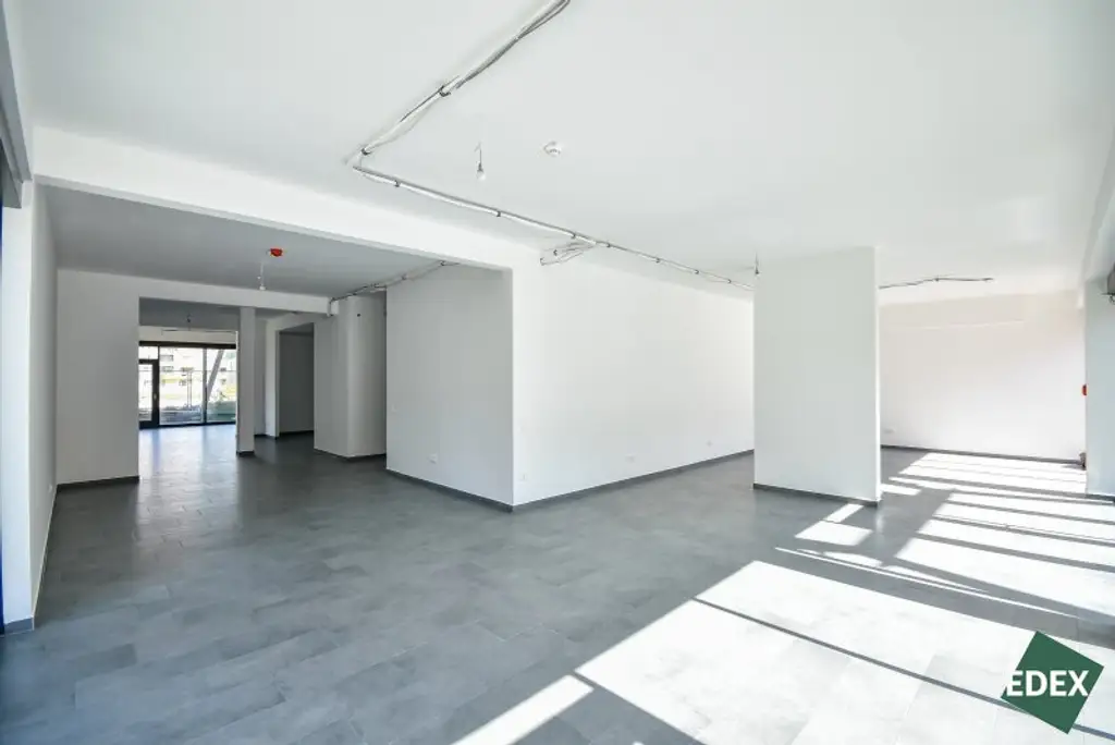 Moderne Geschäftsfläche in Neubausiedlung nahe Badeteich Hirschtetten