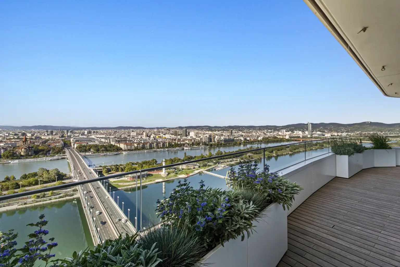 A | ++ SKYLINE DREAM on the 26th Floor ++ LUXURY with PANORAMIC VIEW | Prima Service Immobilien