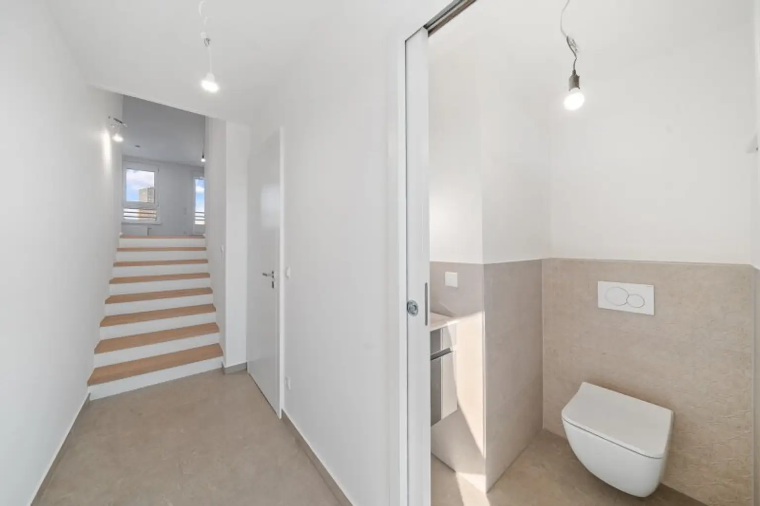 Generalsanierte Eigentumswohnung auf drei Ebenen mit zwei Terrassen - Gegenüber Sofiensäle