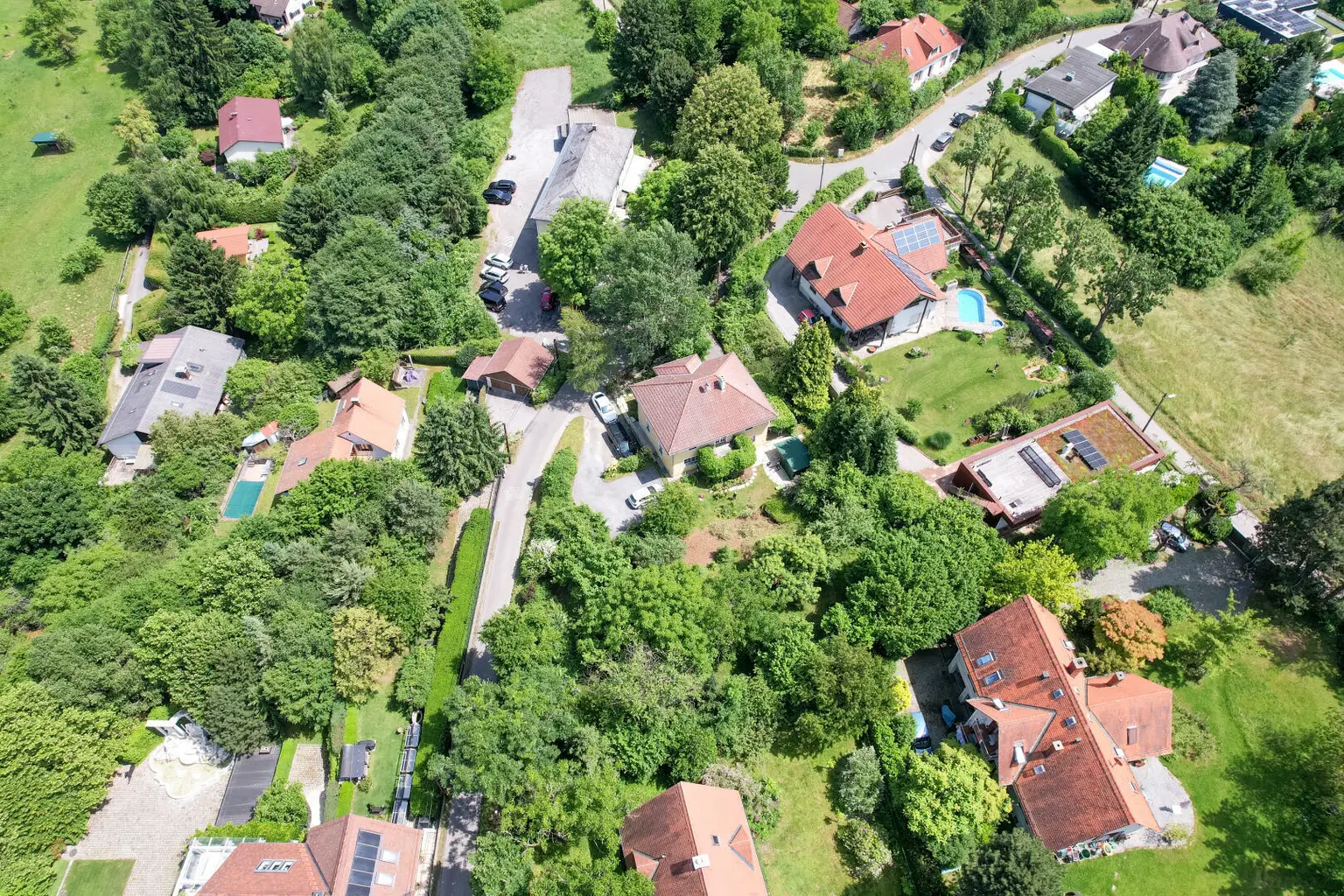 Exklusive Villa in bester Lage von Graz - privat, naturnah, perfekte Balance aus Komfort und Lebensqualität.