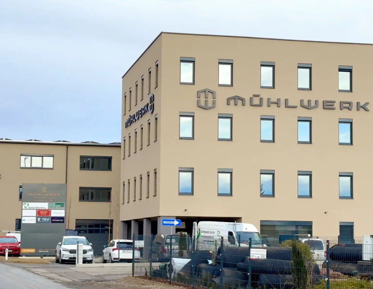 ++MÜHLWERK++ ERSTBEZUGSBÜRO mit 4 Räumen und Balkon ab sofort zu vermieten!