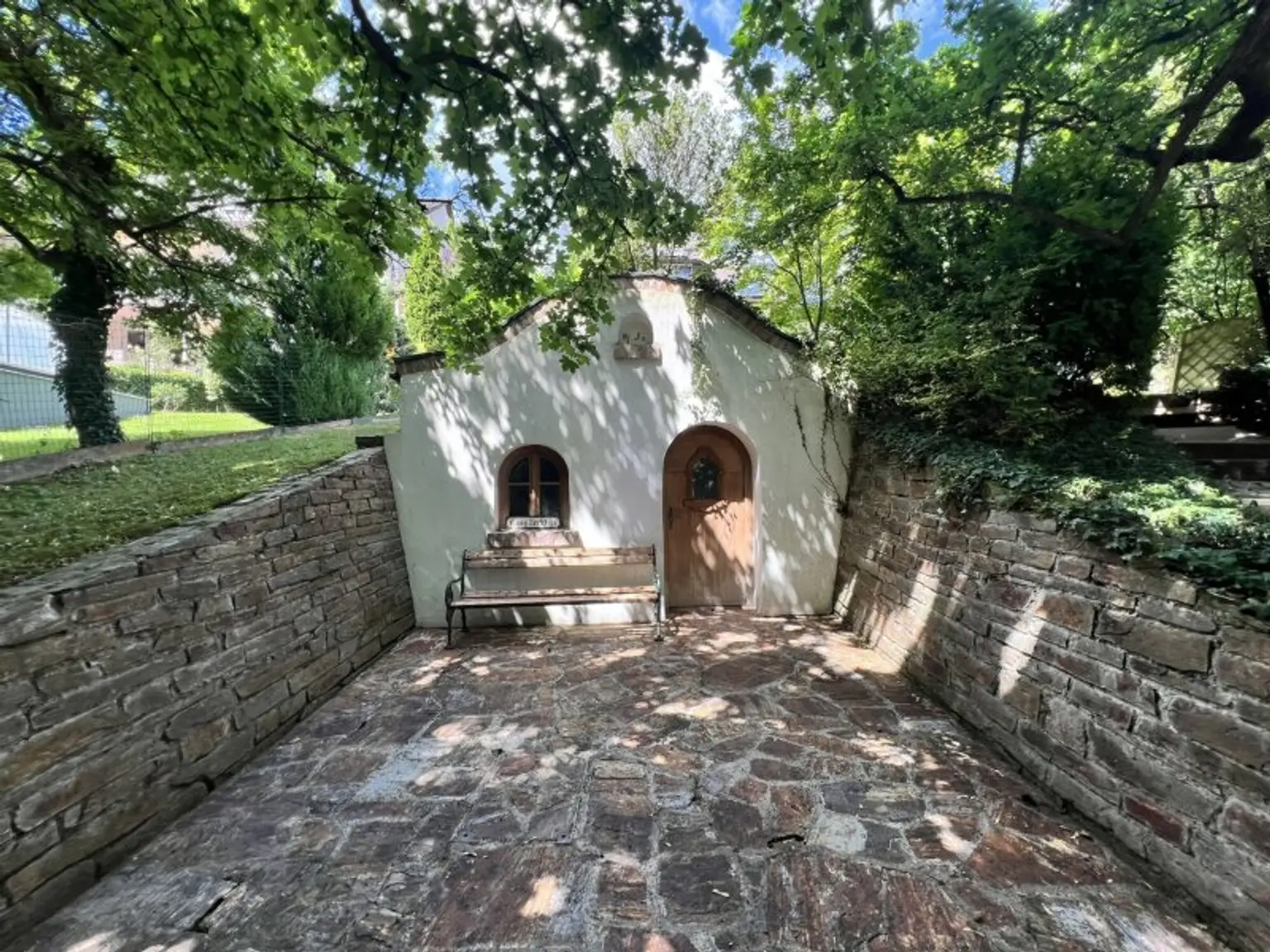 Rarität (!) Großzügige Villa in Badener Bestlage am Mitterberg mit prächtigem Garten - zentrumsnahe (!)