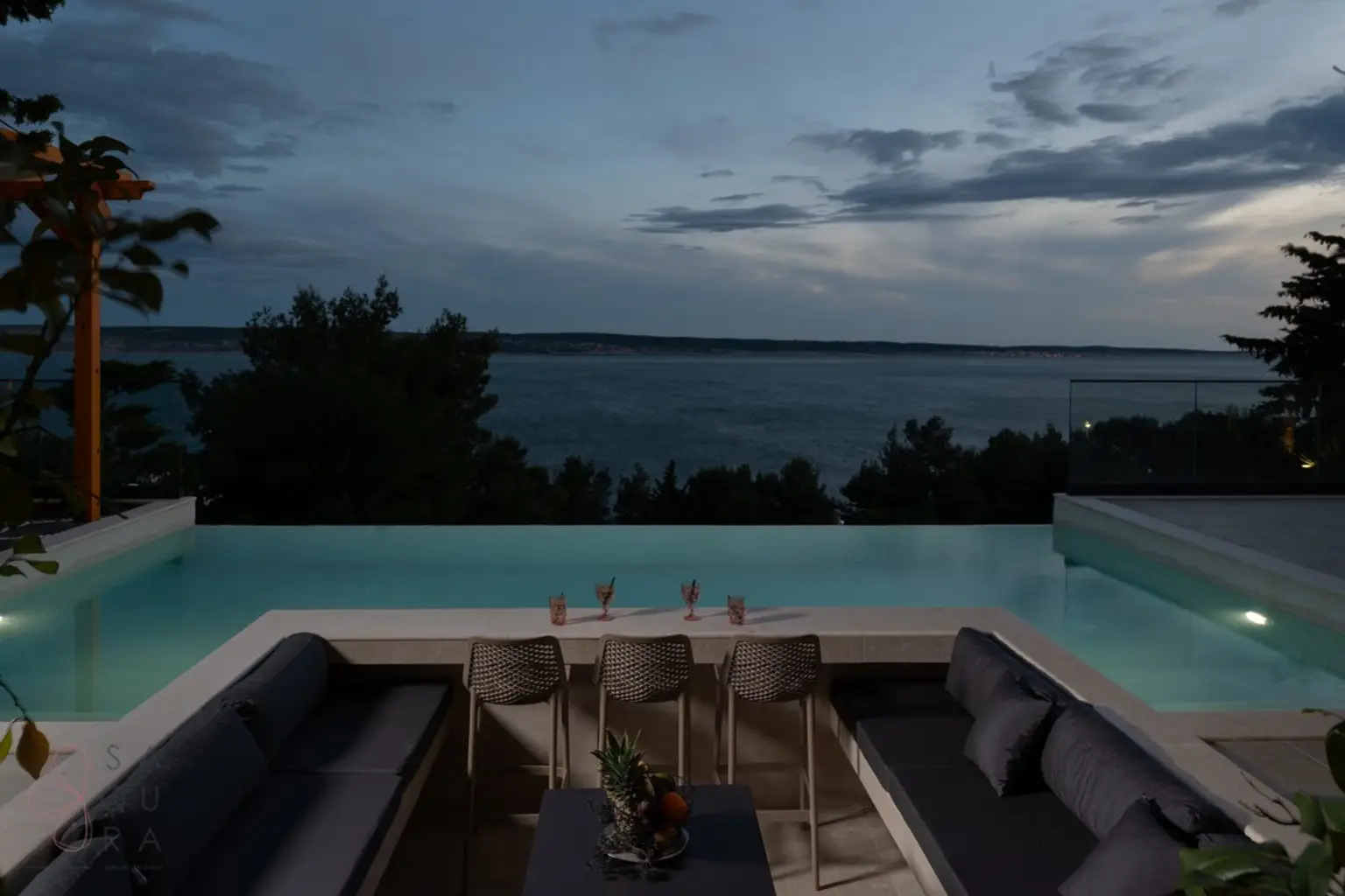 Exklusivität direkt am Meer – Moderne Luxusvilla bei Zadar mit 6 Suiten & Investmentpotenzial
