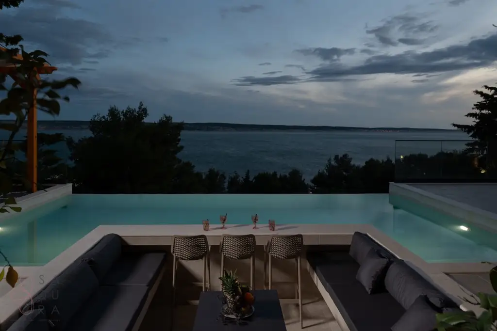 Exklusivität direkt am Meer – Moderne Luxusvilla bei Zadar mit 6 Suiten & Investmentpotenzial