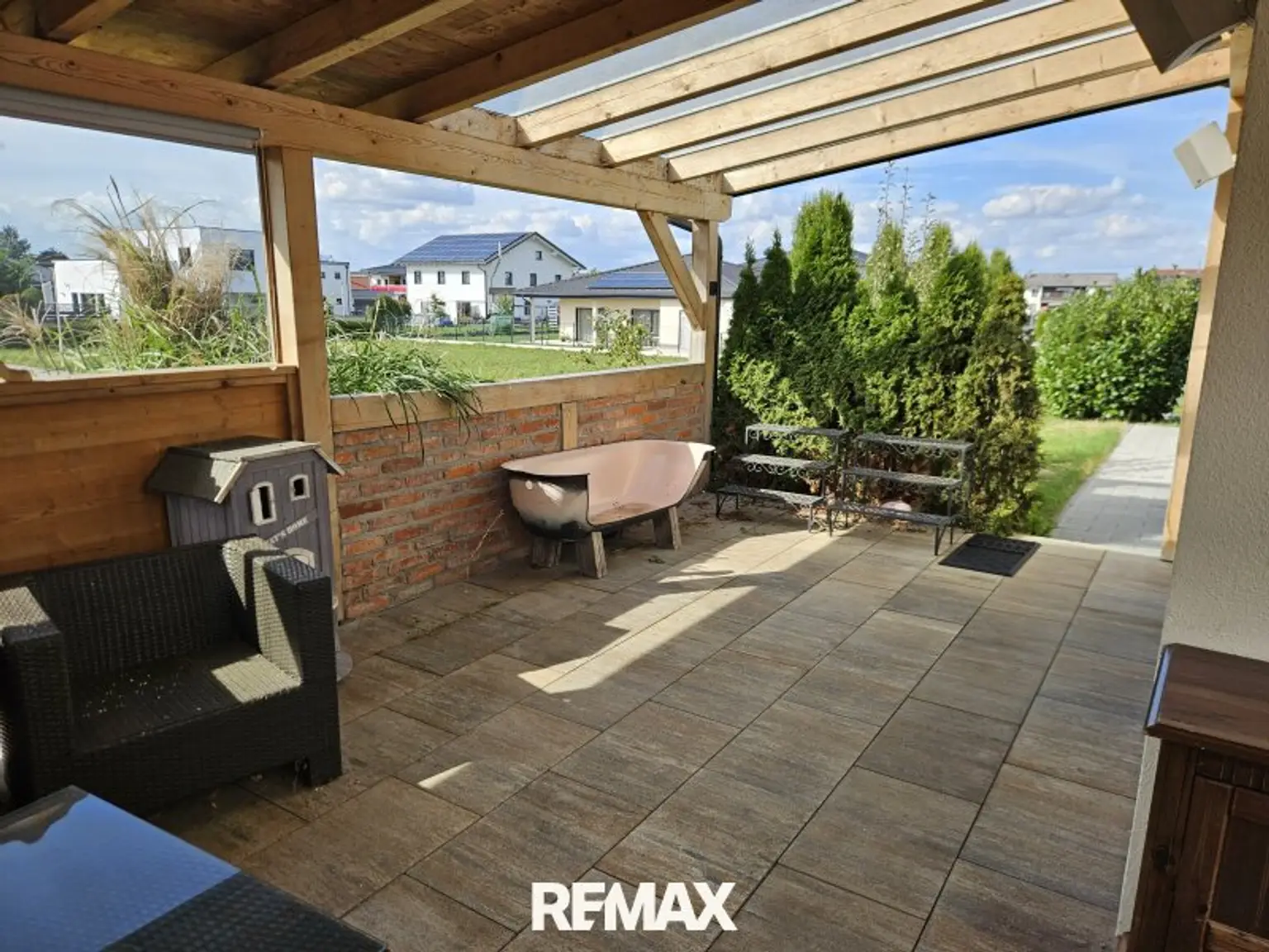Überdachte Terrasse West