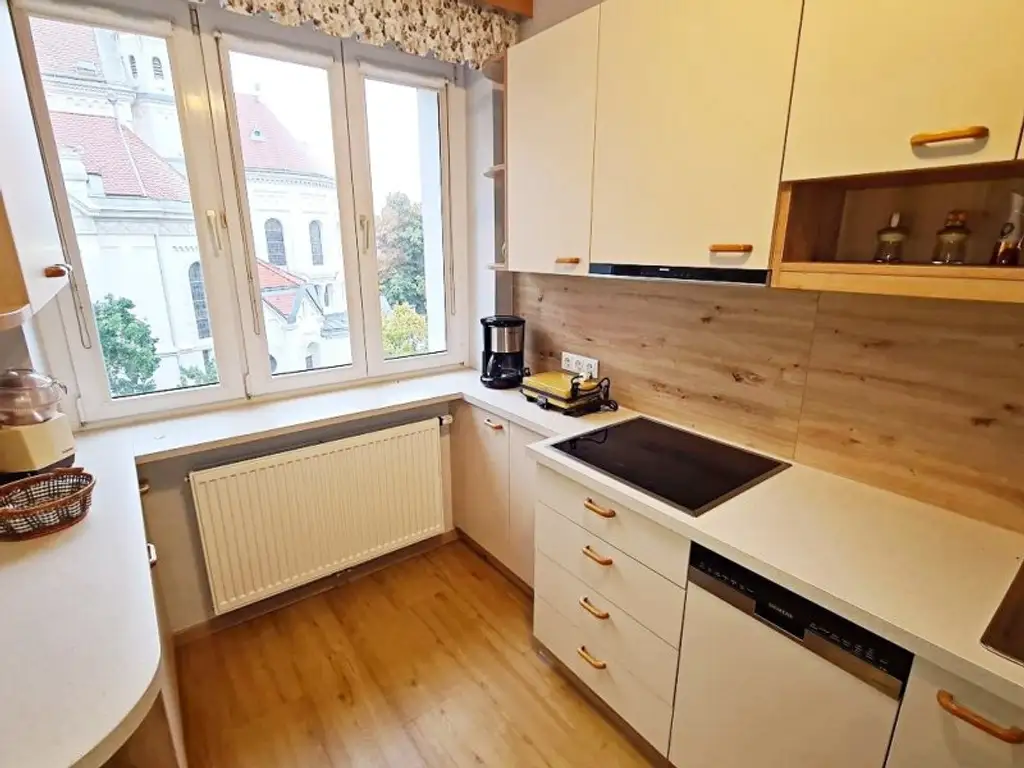 FAMILIENHIT, ENKPLATZ, gepflegte 113 m2 Neubau mit Loggia, 4 Zimmer, Küche, 2 Bäder, teilmöbliert, 3. Liftstock, U3-Nähe