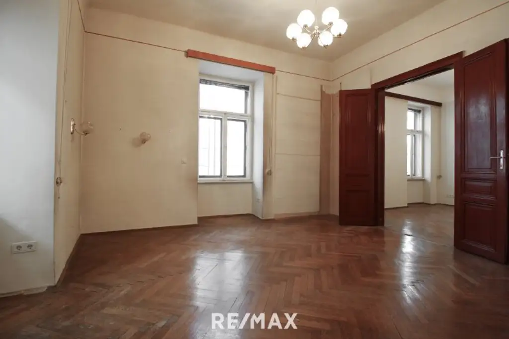 Altbau mit Potenzial im Herzen von Neubau