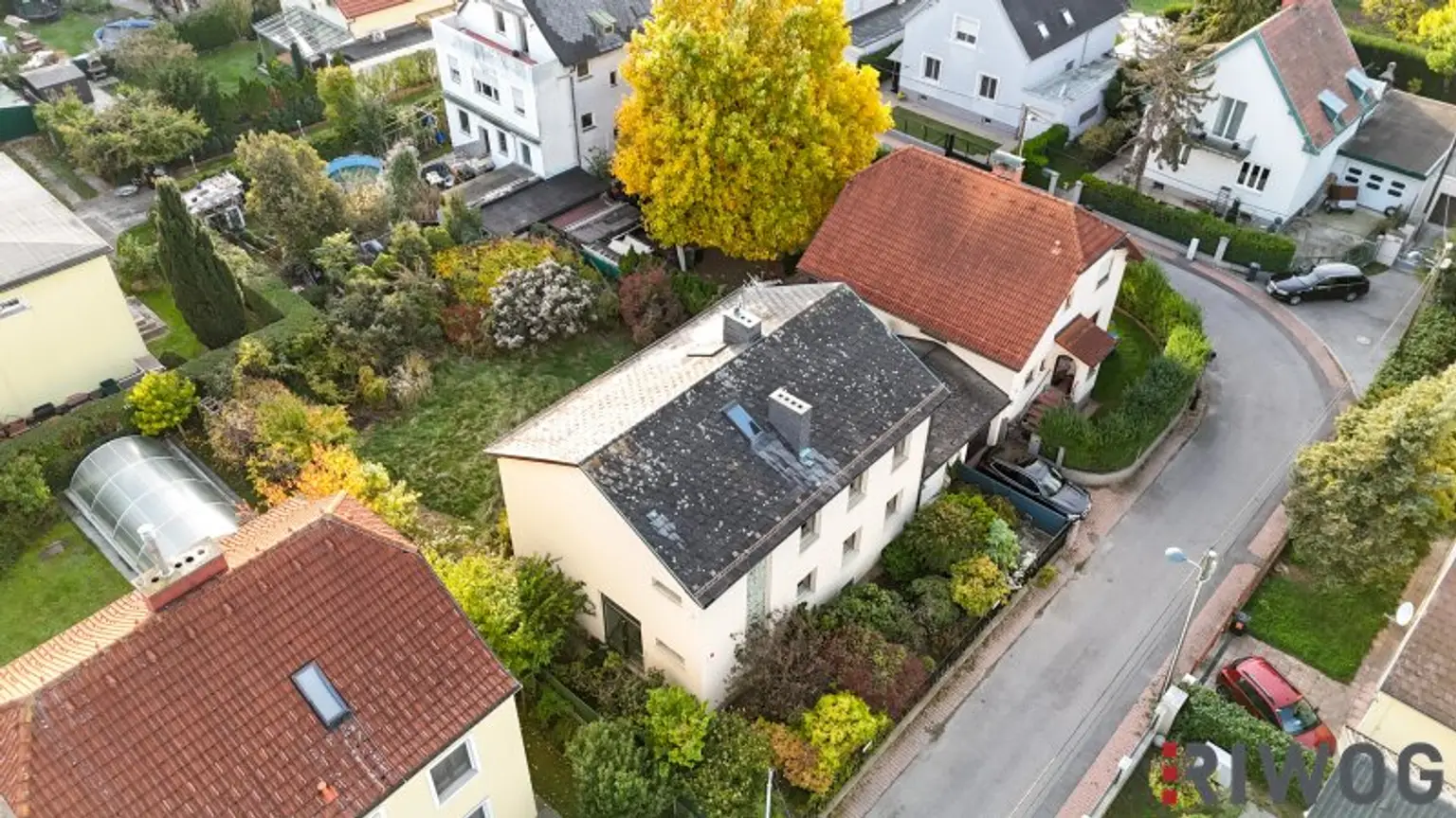 EIN- ODER ZWEIFAMILIENHAUS, gute Substanz, Modernisierungsbedarf
