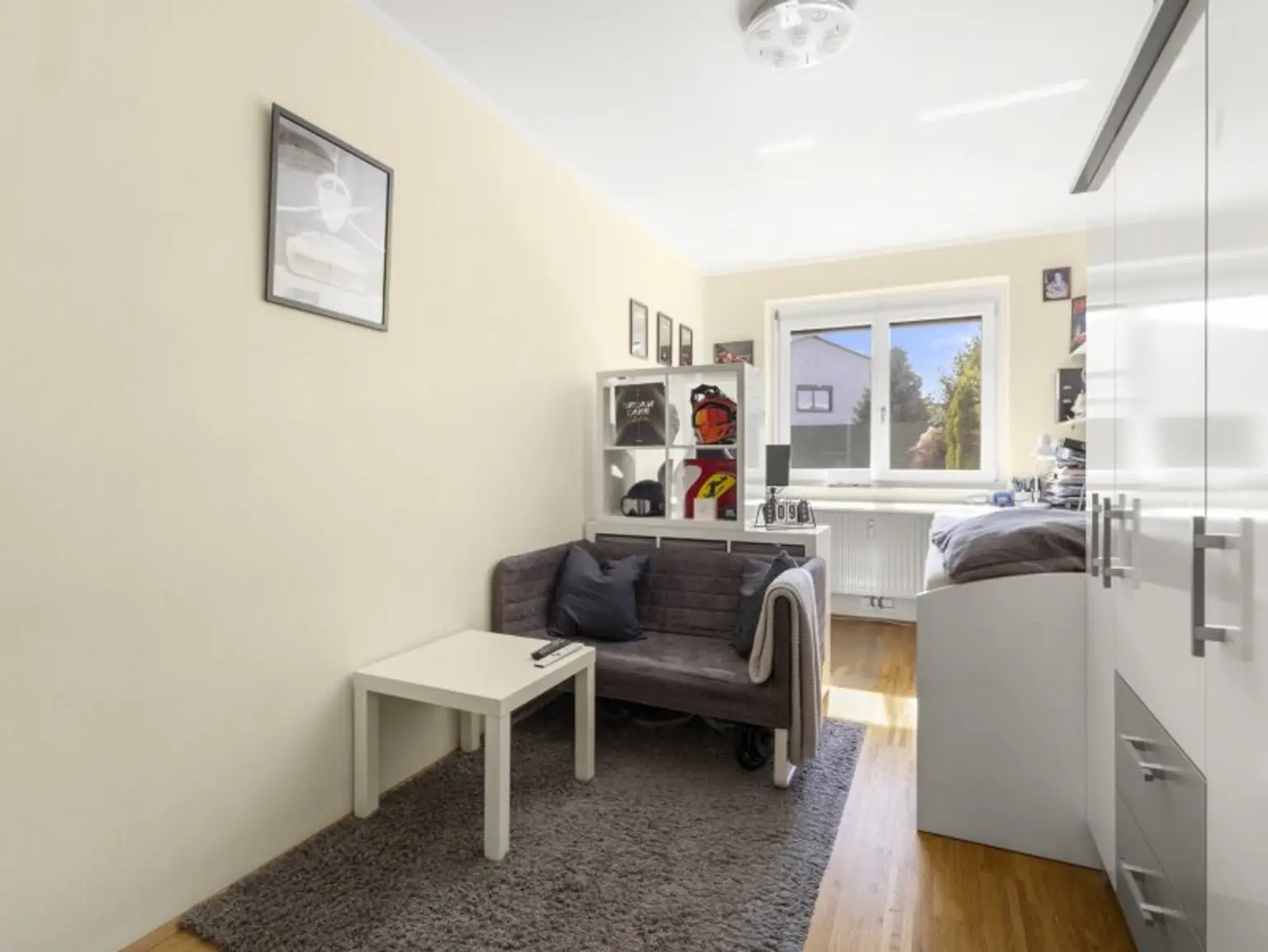 Traumhafte, neuwertige 3 Zi Gartenwohung mit 400m² Eigengarten und Tiefgarage in Waidmannsdorf