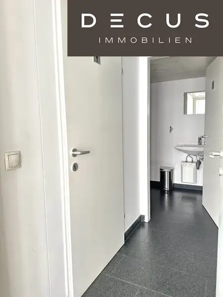 + + + REPRÄSENTATIVER ALTBAU + + + TOP CITY LAGE + + + 10 Räume + + +