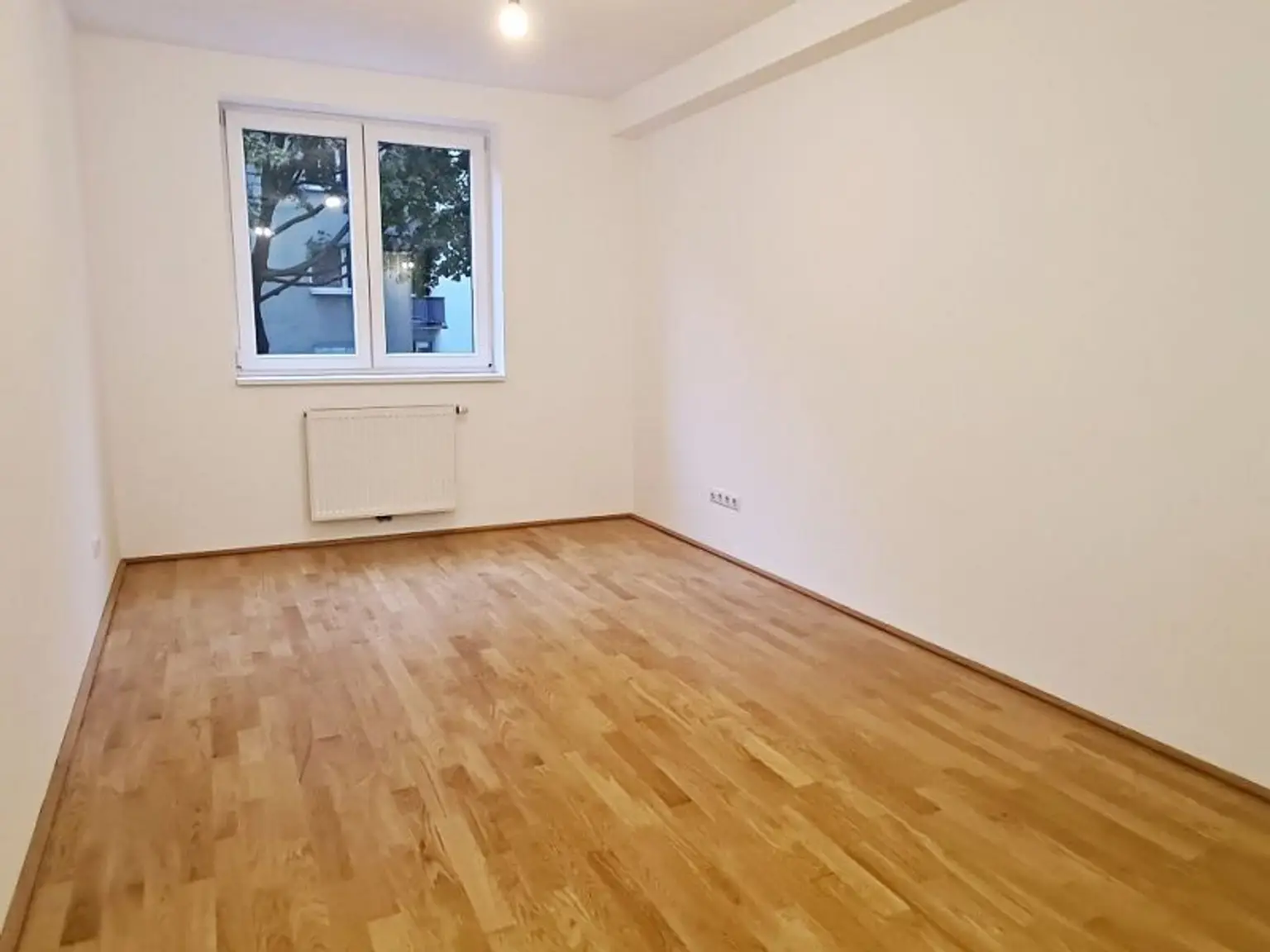 LORYSTRASSE, U3-Nähe, 61 m2 Neubau mit 80 m2 Terrasse, Wohnküche, 1 Zimmer, Duschbad, Parketten, 1. Liftstock