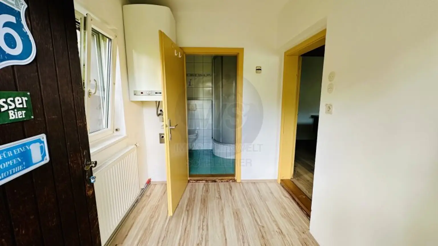 Zwei schöne Bungalows mit großem Garten