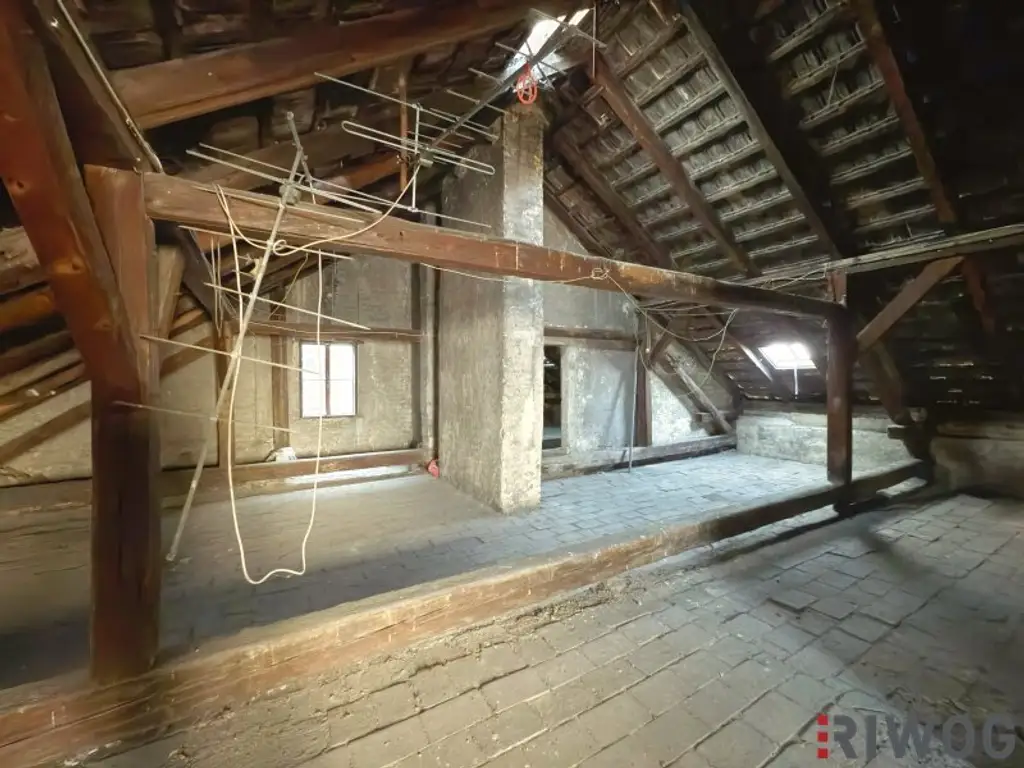 Baubewilligter Rohdachboden nahe U3