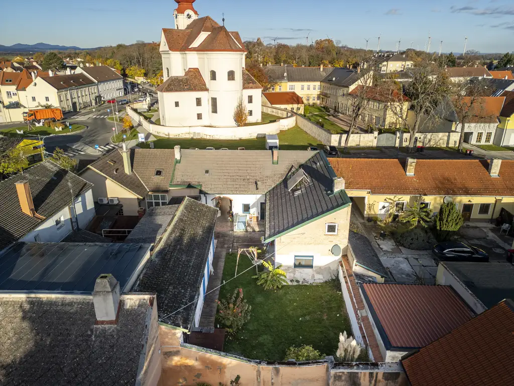 ** Zentral gelegenes Haus mit uneinsehbarem Grundstück und 2 Wohneinheit **