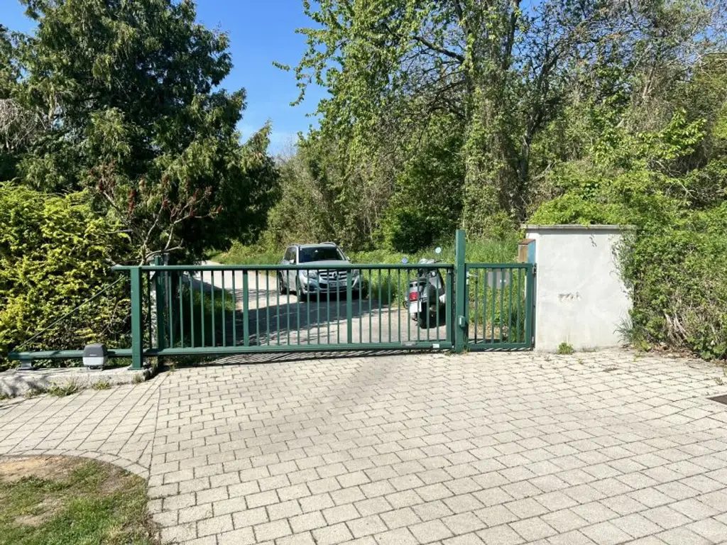 Moderne, zentrumsnahe Familienvilla mit großem Garten in gefragter Grünruhelage (!)