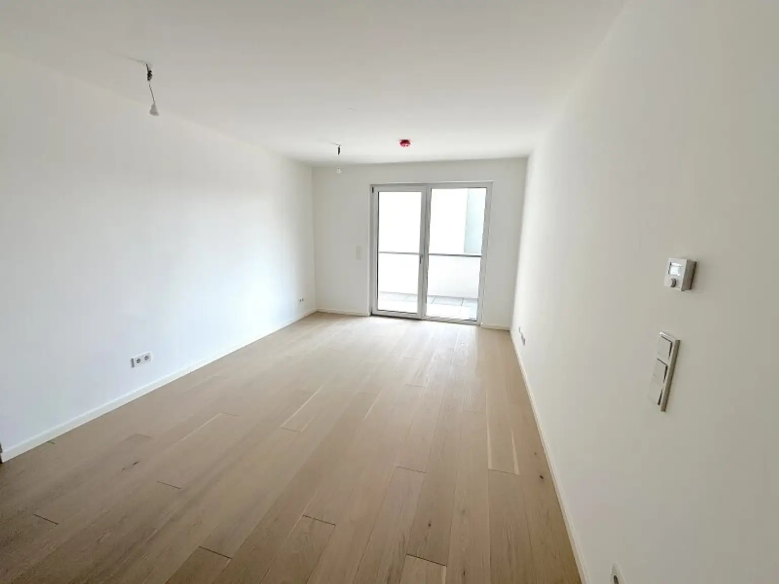 EIGENGRUND NÄHE ALTE DONAU – FREIFLÄCHEN - LUFTWÄRMEPUMPE – KELLER – GARAGE – U-BAHN!