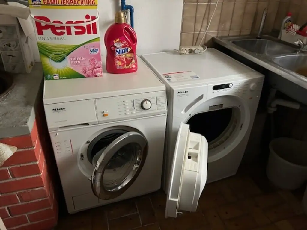 +++ TOP PREIS P.B. - KORNEUBURG, GROSSES 7 ZIMMER EIN -ZWEIFAMILIENHAUS, BENÖTIGT LIEBEVOLLE MODERNISIERUNG, toller Wintergarten und Terrasse Altbaumbestand GARTEN +++