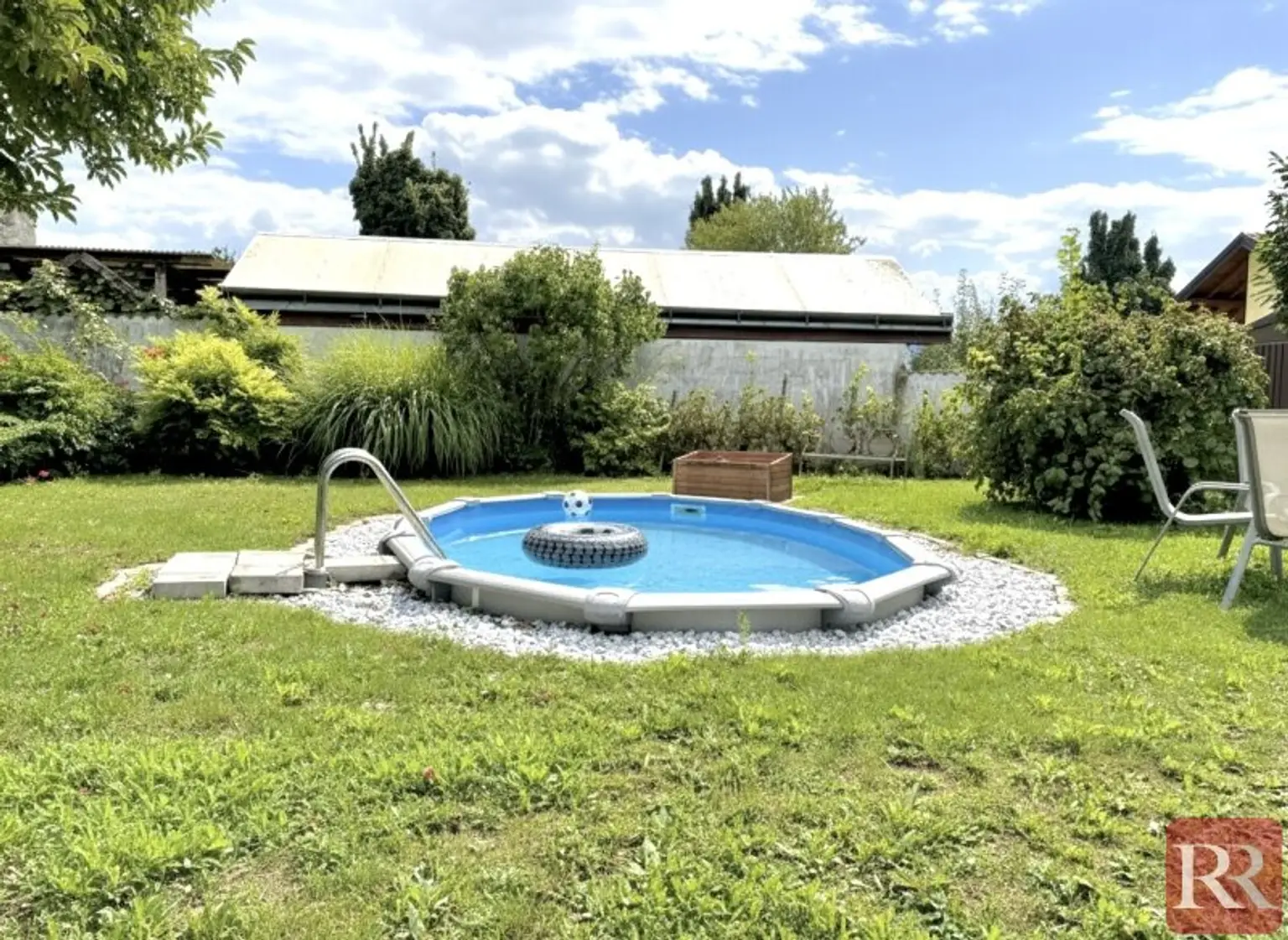 Bungalow auf großem, sonnigem Grund