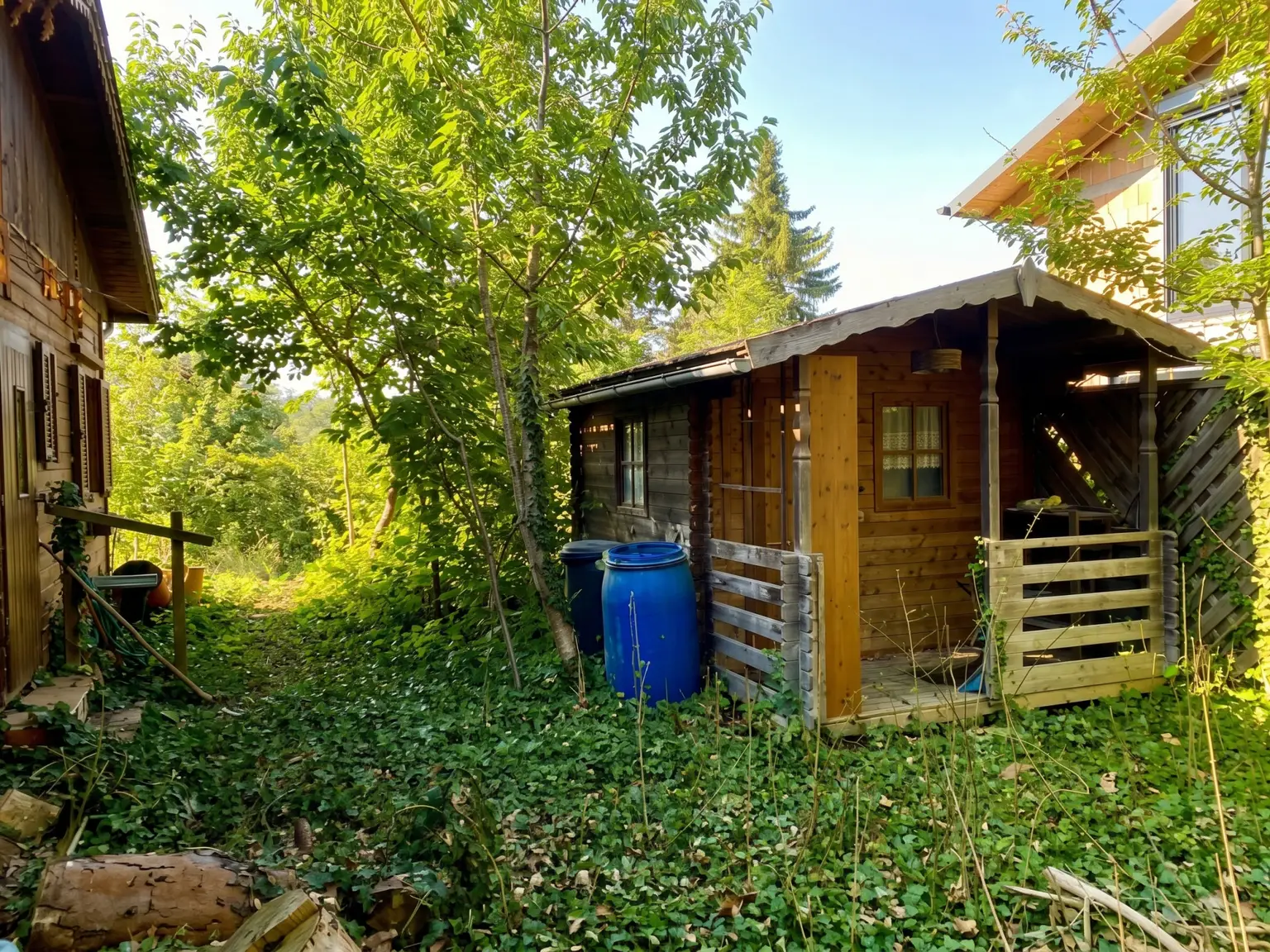 zusätzliche Holzhütte
