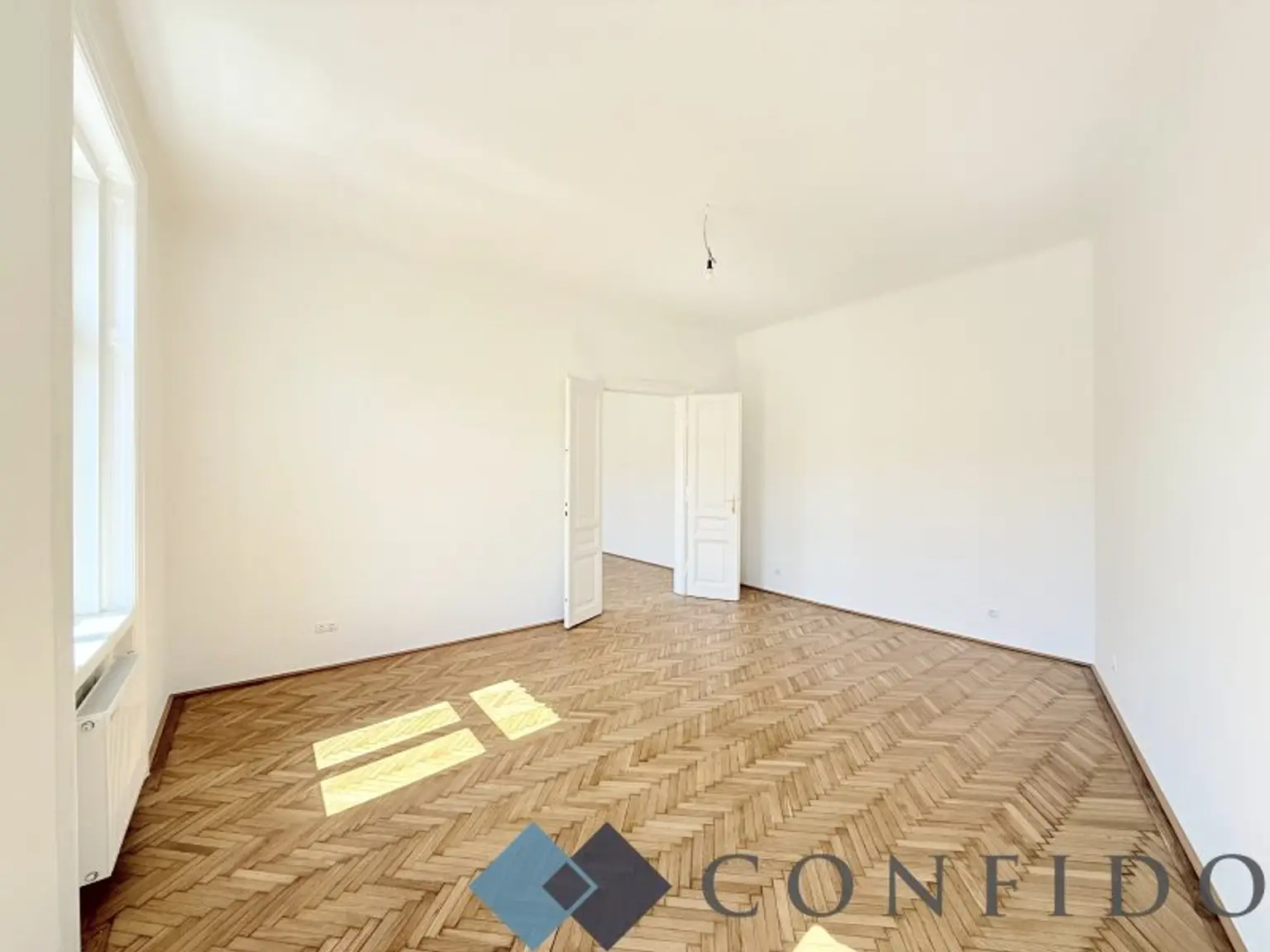 Erstbezug beim Rochusmarkt - Neu sanierte 5 Zimmer Altbauwohnung in begehrter Lage!