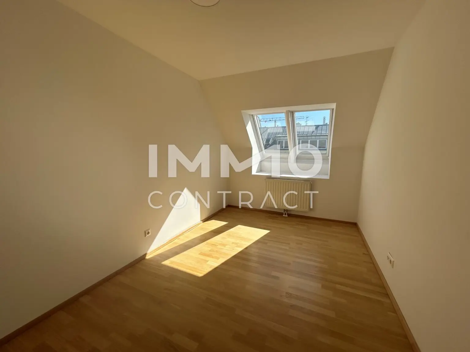 ERSTBEZUG -  4 Zimmer DG Wohnung mit Freifläche