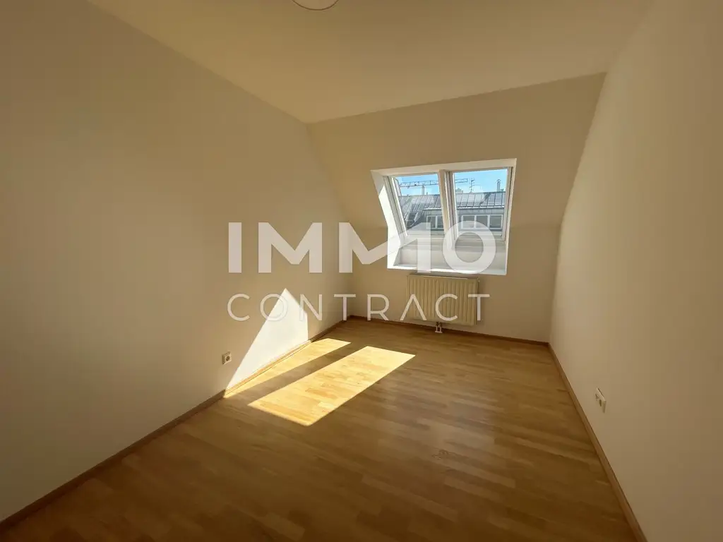 ERSTBEZUG -  4 Zimmer DG Wohnung mit Freifläche