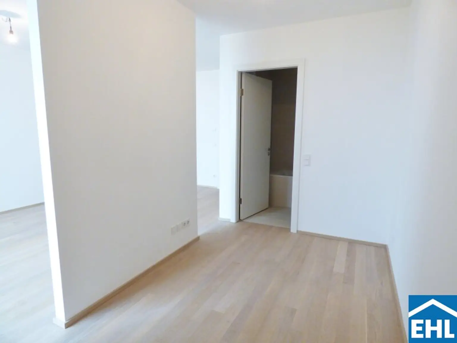 1,5-Zimmerwohnung mit Balkon bei der U1!