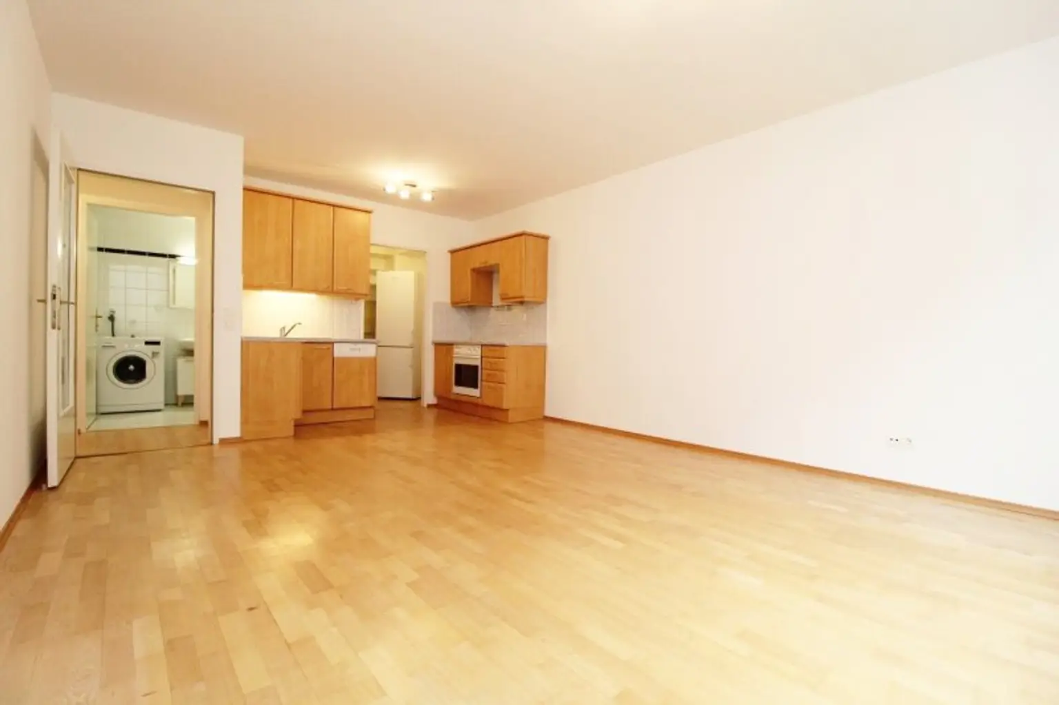 Ab 15. Dezember! Nahe U3! Zentrale 2-Zimmer-Wohnung inkl. Stellplatz zu vermieten!