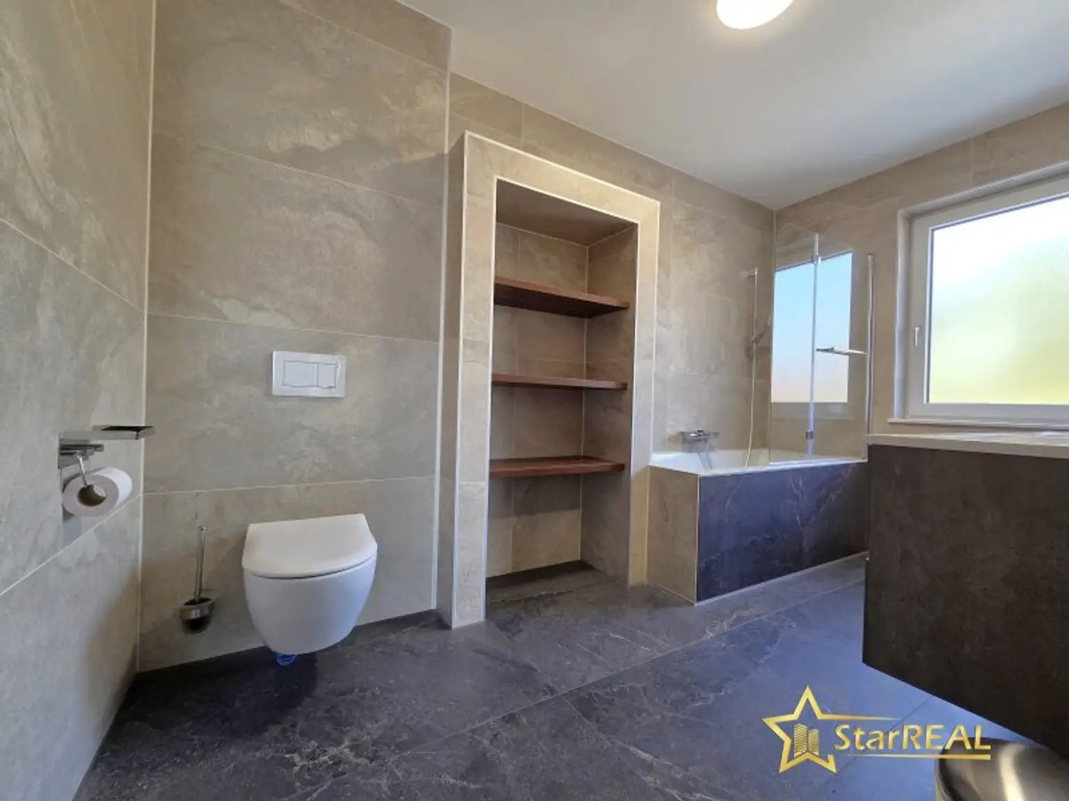 Badezimmer 1 OBERGESCHOSS