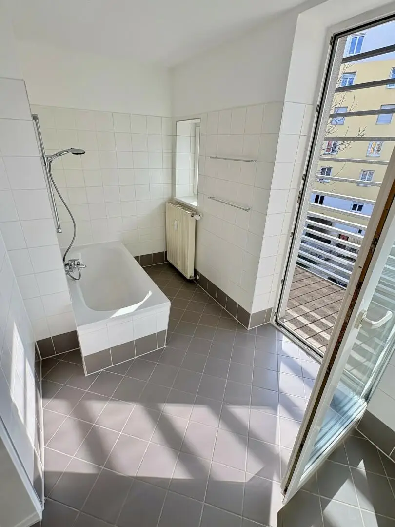 Bad mit Wann, Zugang zum Balkon...