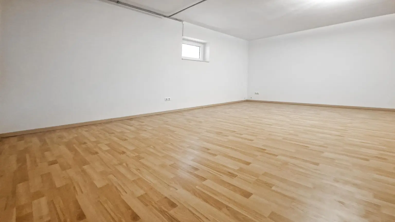 Niedrigenergie-Doppelhaushälfte in Mauer. 5 Zimmer, Terrasse, Garten und Autostellplatz