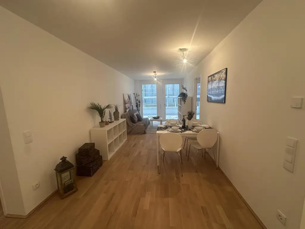 ZU HAUSE DIREKT AN DER U3