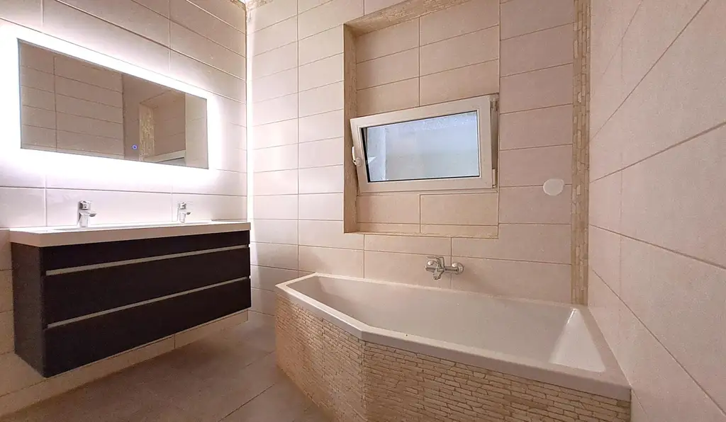 neu renoviertes Stadthaus mit Blick auf Thayalände