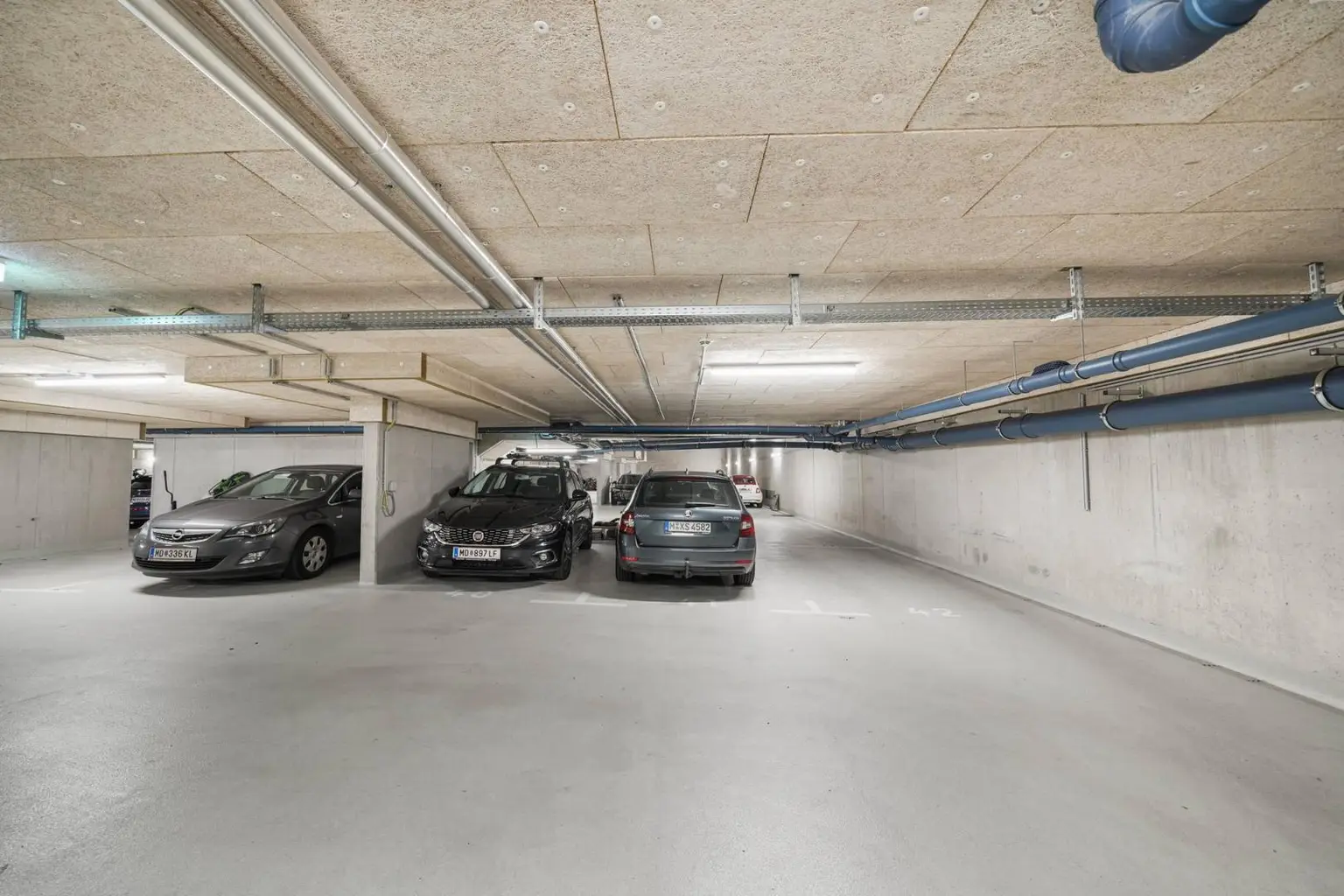 "Neubau-Traum mit Pool & XXL-Balkon - Einziehen & Wohlfühlen!"