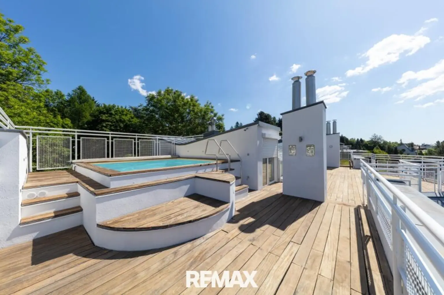 Große Dachterrasse, kompakter Pool FERNBLICK