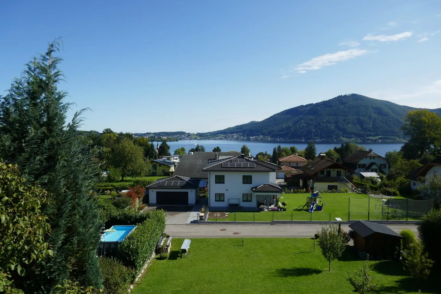 Geräumiges Mehrfamilienhaus mit Seeblick-in 2 Wohnungen teilbar
