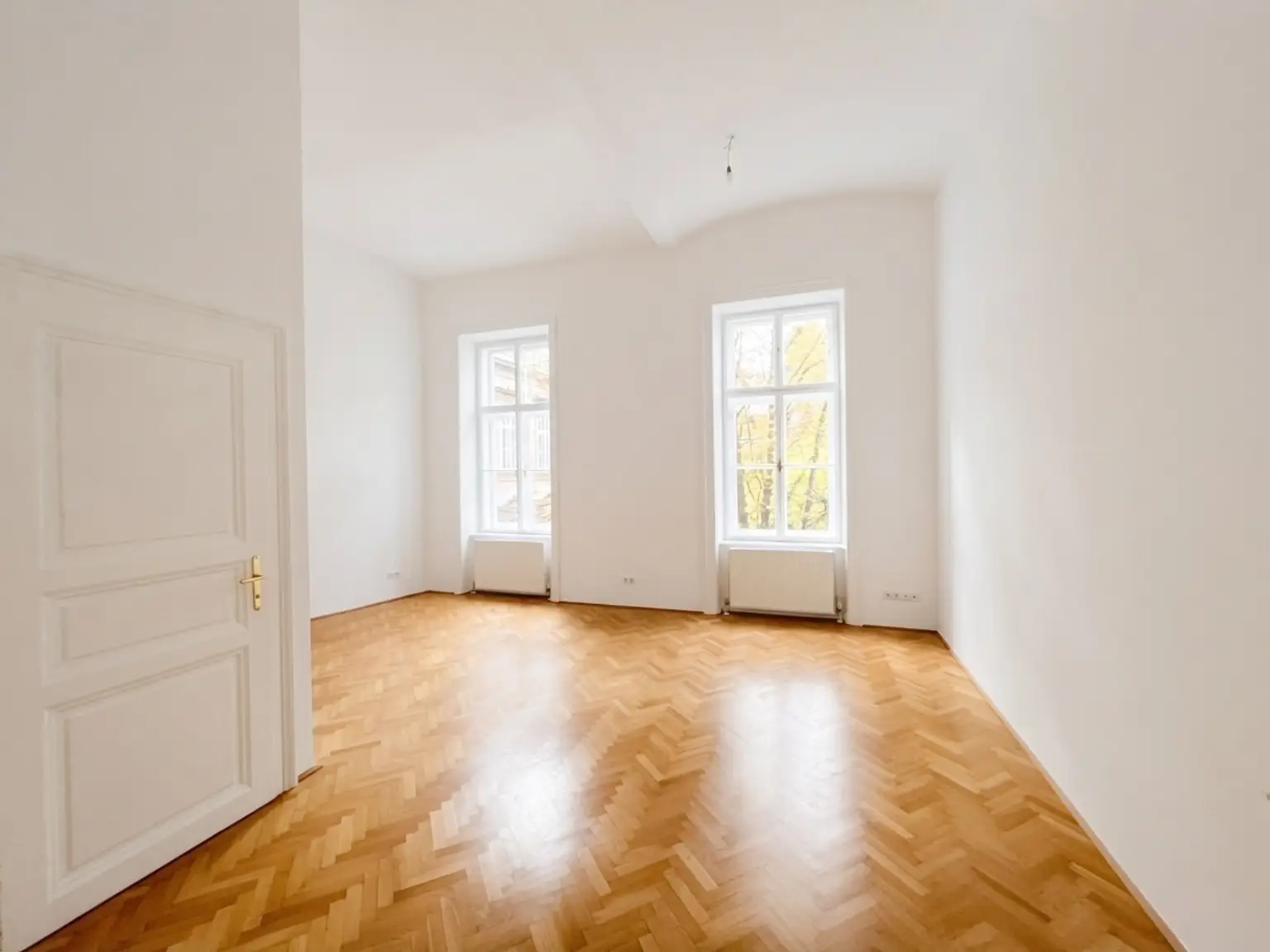 UNBEFRISTET: Prachtvolle Altbauwohnung der absoluten Königsklasse beim Schottentor