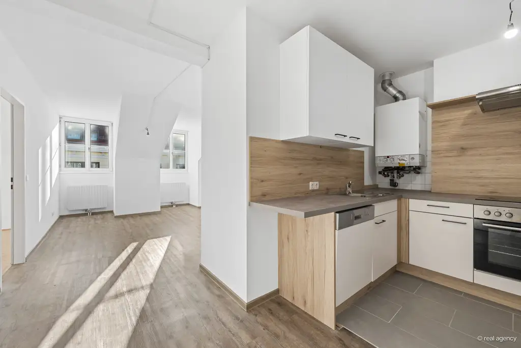 SERVITENVIERTEL - wunderbare südseitig gelegene Dachgeschoßwohnung mit Freifläche