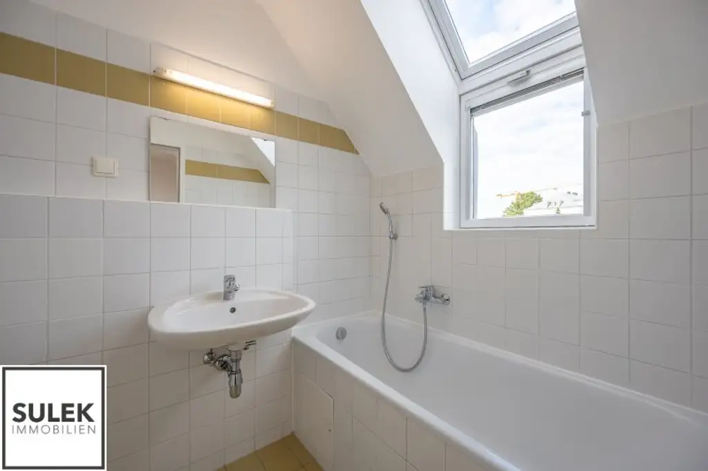 ** ab sofort; einzigartige 3 Zimmer Maisonette Dachgeschoss Wohnung // Nähe Johann-Nepomuk-Vogl-Platz // Währing **
