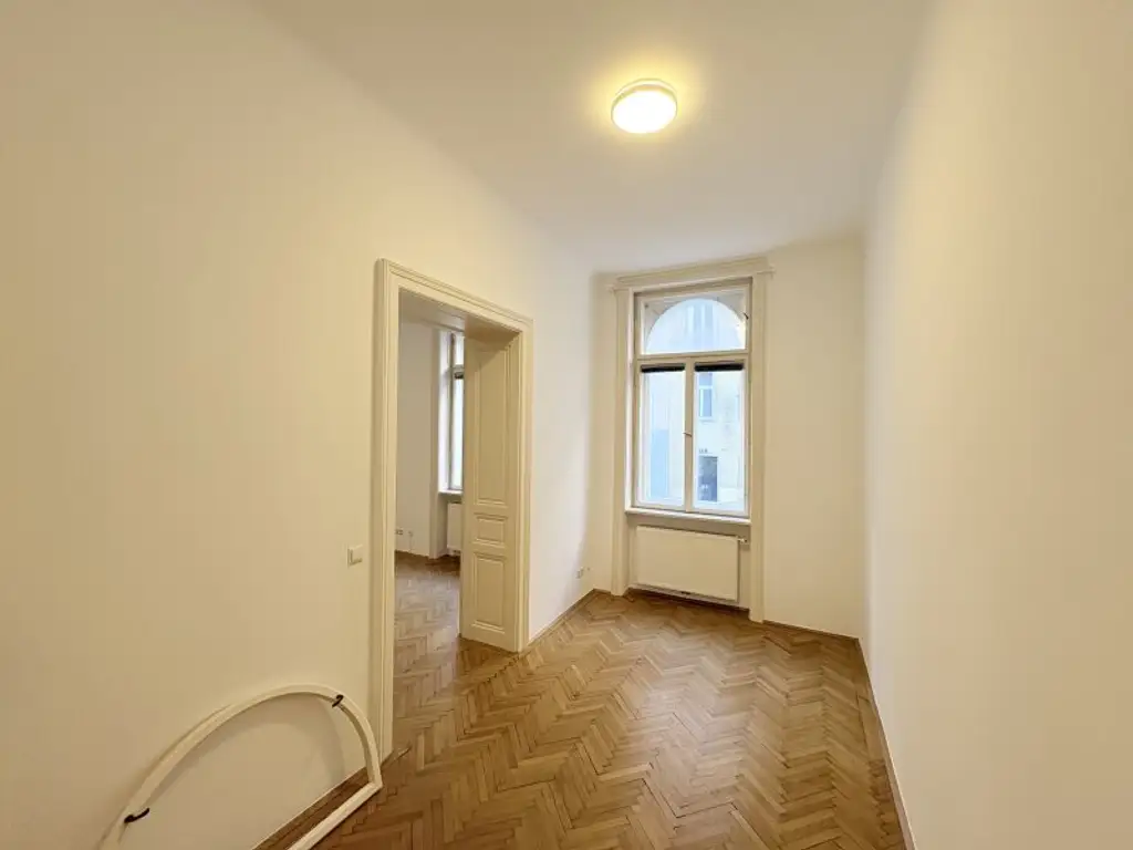 Großzügiges 3-Zimmer Altbaujuwel mit Nähe zur U4 Friedensbrücke! Zwei Badezimmer!