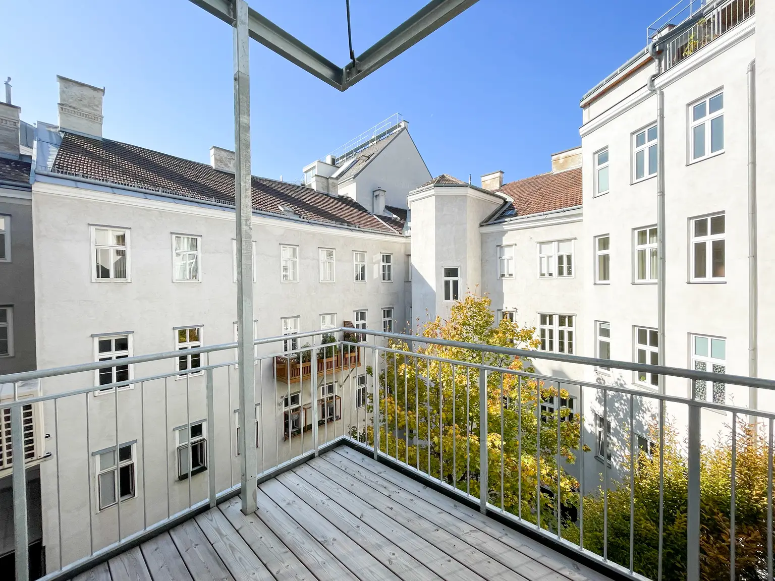 Herrlich große Altbauwohnung mit Garagenplatz