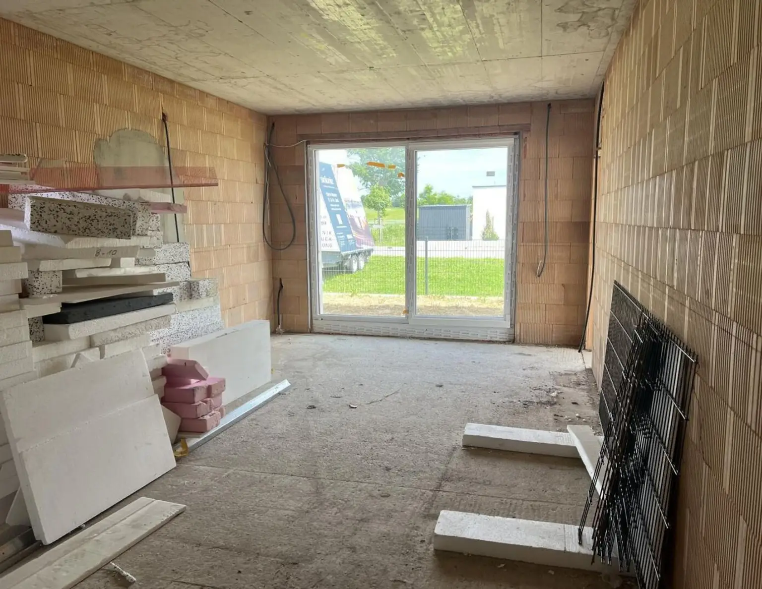 Bungalow, 4 Zimmer, 2 Kfz Stellplätze, Seezugang, Fertigstellungsarbeiten nötig