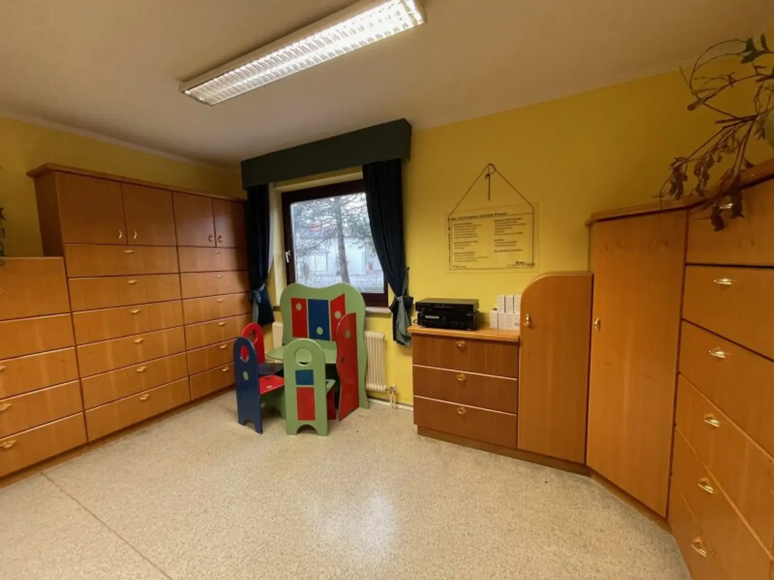 Günstig - Helles Büro oder auch Eigentumswohnung in Zentraler Lage!
