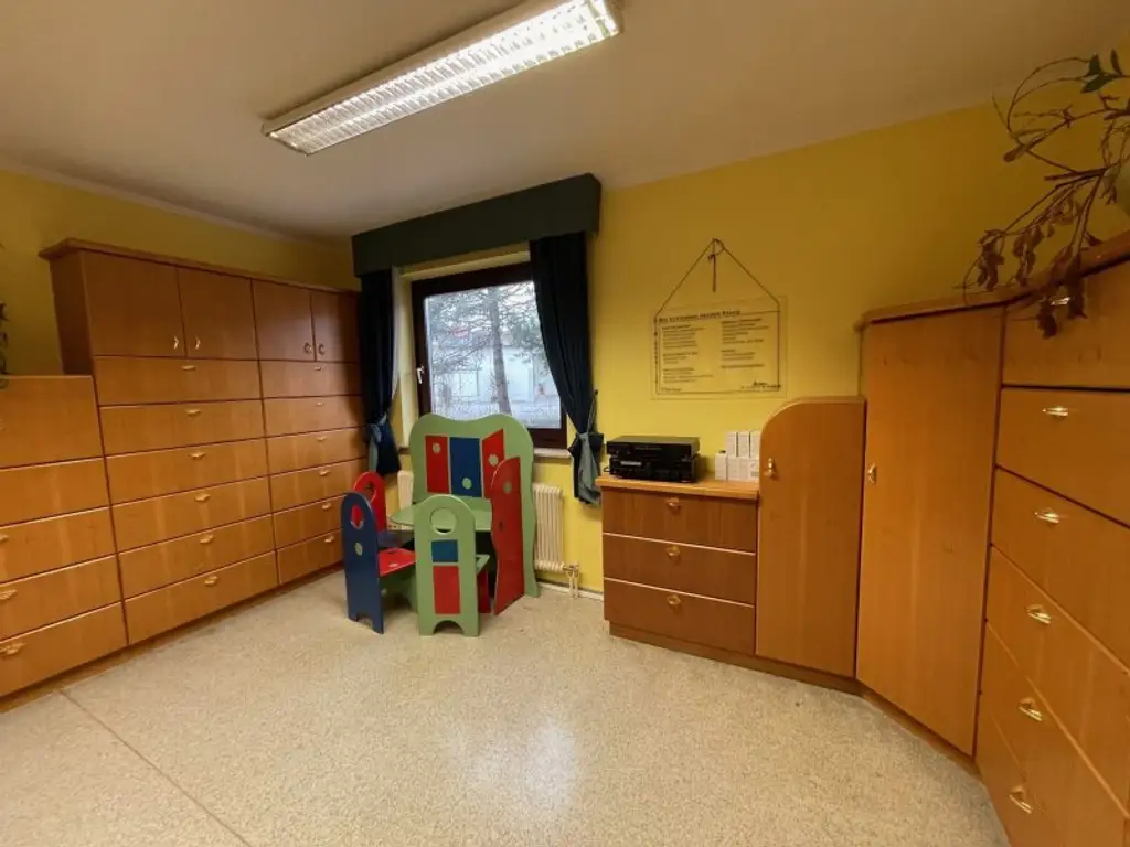 Günstig - Helles Büro oder auch Eigentumswohnung in Zentraler Lage!