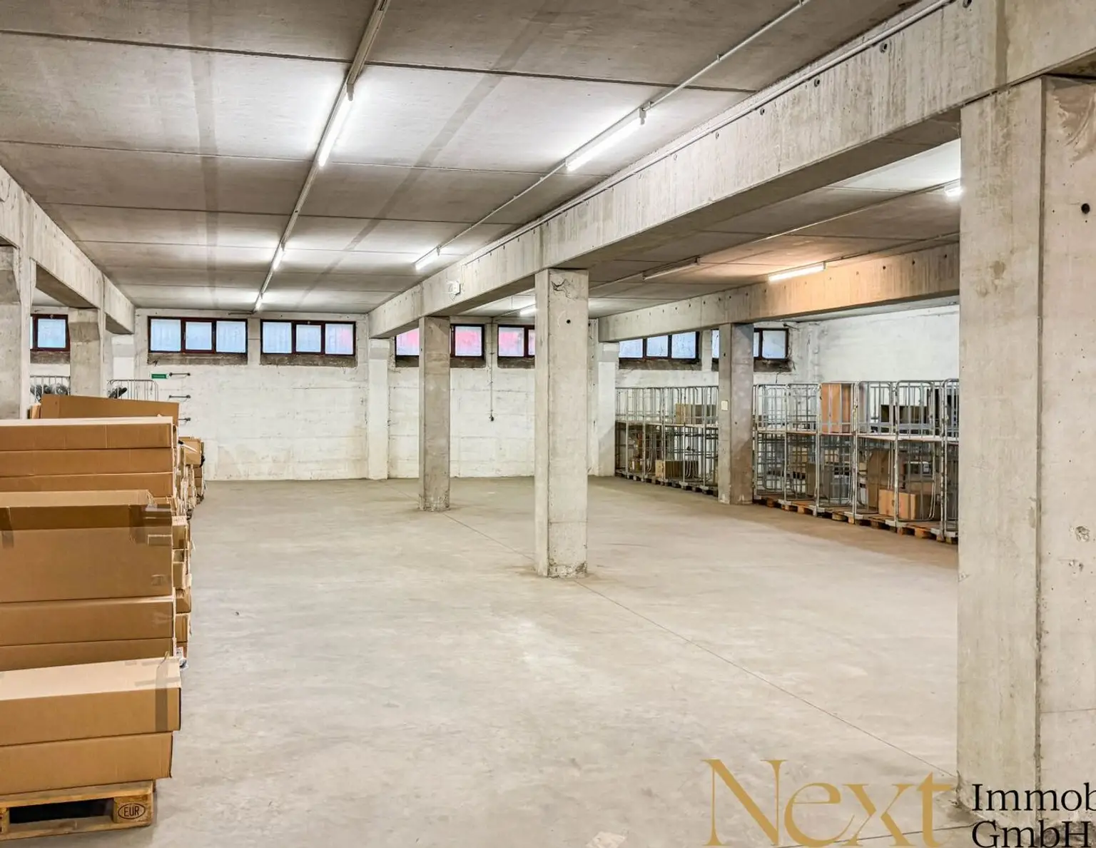Lagerhalle samt Büros in verkehrstechnisch optimaler Lage in Wels zu vermieten! Gleisanschluss vorhanden!
