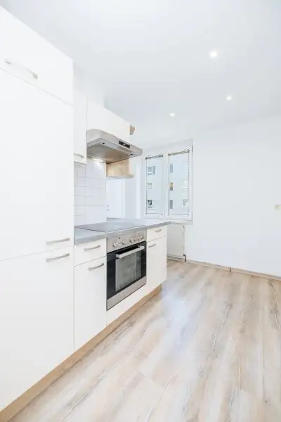 HIGHLIGHT I 4. STOCK MIT LIFT I RENOVIERT I MODERNE DUSCHE I TOP-AUSGESTATTETE KÜCHE I ZENTRAL & NÄHE BAHNHOF I HAUSTIERE WILLKOMMEN I STILVOLLES WOHNEN I DURCHDACHTER GRUNDRISS I PROJEKT WOHNEN