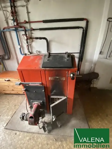 Grundstück mit renovierungsbedürftigem Haus; bewilligtes Bauprojekt vorhanden